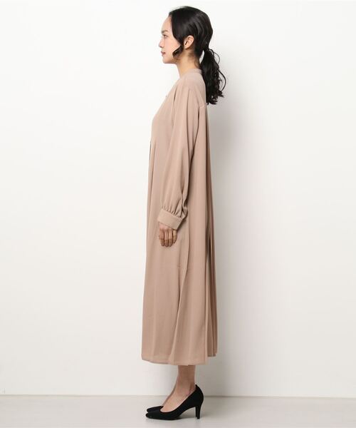 GeeRA(ジーラ)の「バックプリーツシャツワンピース(シャツワンピース・レディース・ブラック/ベージュ・MEDIUM/LARGE)」の8枚目の写真