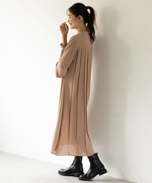 GeeRA(ジーラ)の「バックプリーツシャツワンピース(シャツワンピース・レディース・ブラック/ベージュ・MEDIUM/LARGE)」の9枚目の写真