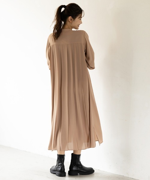 GeeRA(ジーラ)の「バックプリーツシャツワンピース(シャツワンピース・レディース・ブラック/ベージュ・MEDIUM/LARGE)」の12枚目の写真