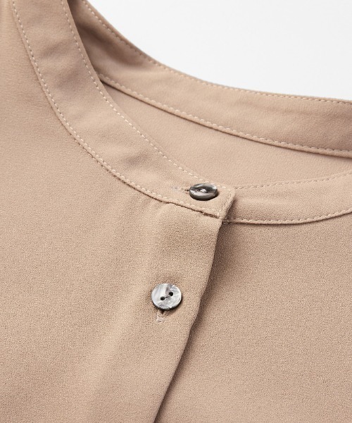 GeeRA(ジーラ)の「バックプリーツシャツワンピース(シャツワンピース・レディース・ブラック/ベージュ・MEDIUM/LARGE)」の4枚目の写真