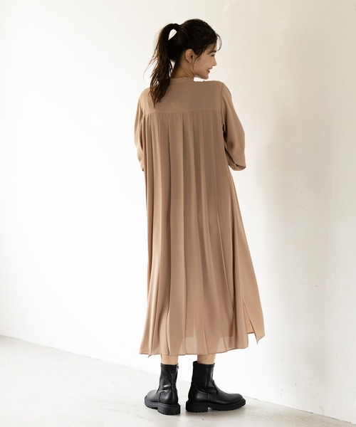 GeeRA(ジーラ)の「バックプリーツシャツワンピース(シャツワンピース・レディース・ブラック/ベージュ・MEDIUM/LARGE)」の19枚目の写真