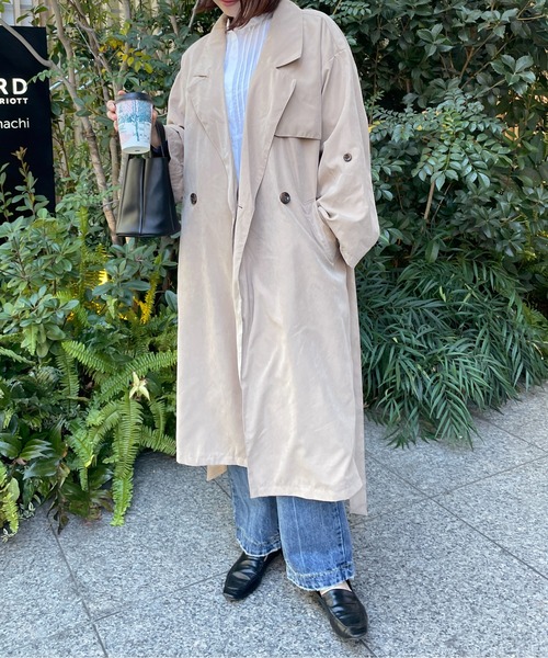 Meli rich(メリーリッチ)の「こなれ感をプラス。ダブルボタントレンチコート(トレンチコート・レディース・ベージュ/ネイビー/グレー/ピンクベージュ・MEDIUM/LARGE)」の5枚目の写真