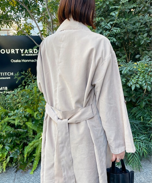 Meli rich(メリーリッチ)の「こなれ感をプラス。ダブルボタントレンチコート(トレンチコート・レディース・ベージュ/ネイビー/グレー/ピンクベージュ・MEDIUM/LARGE)」の9枚目の写真