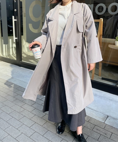 Meli rich(メリーリッチ)の「こなれ感をプラス。ダブルボタントレンチコート(トレンチコート・レディース・ベージュ/ネイビー/グレー/ピンクベージュ・MEDIUM/LARGE)」の17枚目の写真