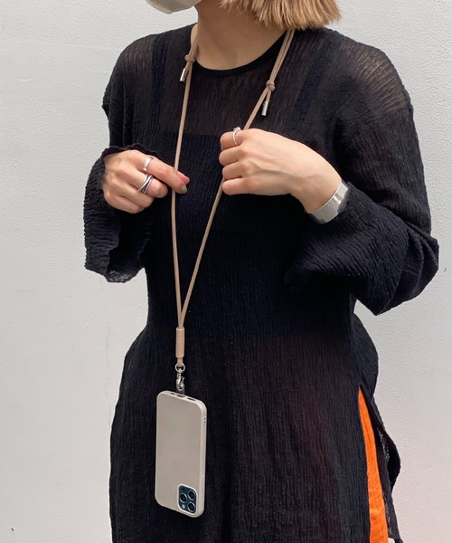 Beau're(ヴュレ)の「BEAURE ヴュレ カウレザー モバイルストラップ ショルダー(スマホグッズ・レディース・ホワイト/ブラック/ベージュ/オリーブ/パープル/グレー/シルバー/ネイビー・FREE)」の11枚目の写真