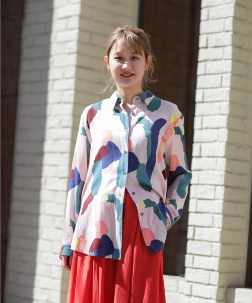 mici(ミチ)の「(mici)アートシャツ(シャツ/ブラウス・レディース・ピンク/ブルー・ONE SIZE)」の2枚目の写真