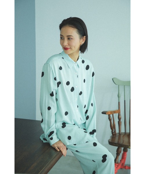 mici(ミチ)の「(mici)アートシャツ(シャツ/ブラウス・レディース・ピンク/ブルー・ONE SIZE)」の1枚目の写真
