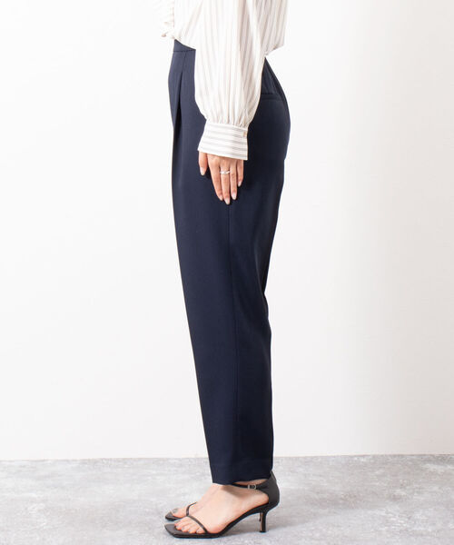 NOLLEY’S(ノーリーズ)の「タックテーパードパンツ(その他パンツ・レディース・ベージュ/ネイビー/イエロー・38/36/34)」の8枚目の写真