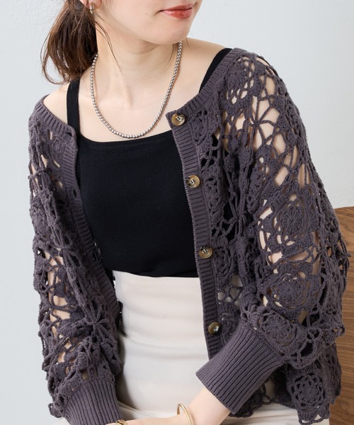 natural couture（ナチュラルクチュール）の「今季1枚は持っていたいマストアイテム　総針ニットカップつきタンク（キャミソール・レディース・オフホワイト/ブラック/ベージュ/ブルー・FREE）」の3枚目の写真