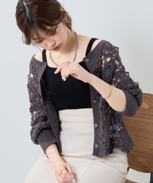 natural couture（ナチュラルクチュール）の「今季1枚は持っていたいマストアイテム　総針ニットカップつきタンク（キャミソール・レディース・オフホワイト/ブラック/ベージュ/ブルー・FREE）」の6枚目の写真