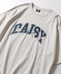 FREAK'S STORE | WEB限定 ビッグシルエット DAISY フラワーアレンジ サテン刺繍 カレッジロゴ クルーネックTシャツ/アーチロゴ(Tシャツ/カットソー)