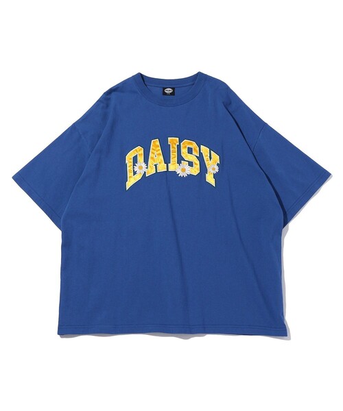 FREAK'S STORE(フリークスストア)の「WEB限定 ビッグシルエット DAISY フラワーアレンジ サテン刺繍 カレッジロゴ クルーネックTシャツ/アーチロゴ(Tシャツ/カットソー・メンズ・アッシュグレー/ブラック/ロイヤルブルー/ホワイト/ダークグリーン・MEDIUM/LARGE/SMALL)」の16枚目の写真