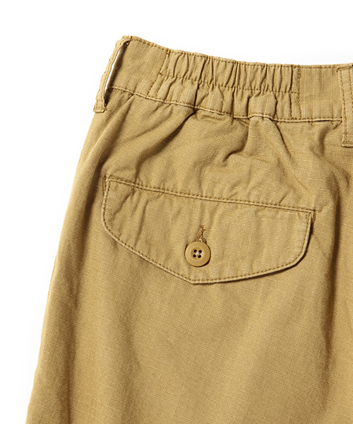 BEAMS（ビームス）の「VAPORIZE / ツープリーツ リップストップ ショーツ（その他パンツ・メンズ・ブラック/ブラウン系その他/オリーブ/ネイビー・SMALL/LARGE/MEDIUM）」の18枚目の写真