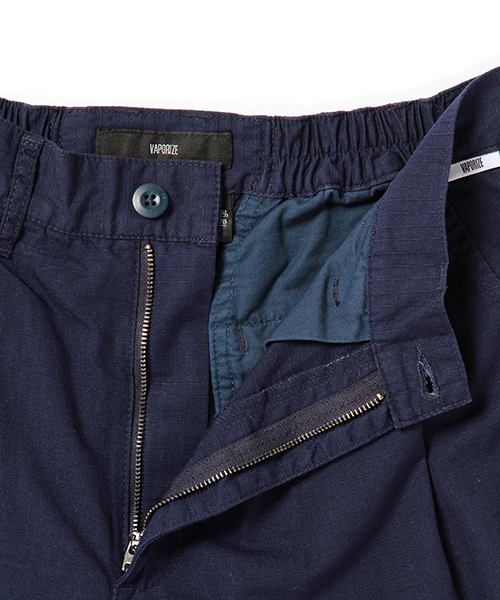 BEAMS（ビームス）の「VAPORIZE / ツープリーツ リップストップ ショーツ（その他パンツ・メンズ・ブラック/ブラウン系その他/オリーブ/ネイビー・SMALL/LARGE/MEDIUM）」の5枚目の写真