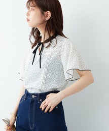 ピンタックデザインがポイント 配色リボンフレア袖ブラウス