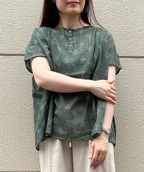 LBC(エルビーシー)の「india コットンプリントブラウス(シャツ/ブラウス・レディース・ホワイト/ダークグリーン・L/M)」の4枚目の写真
