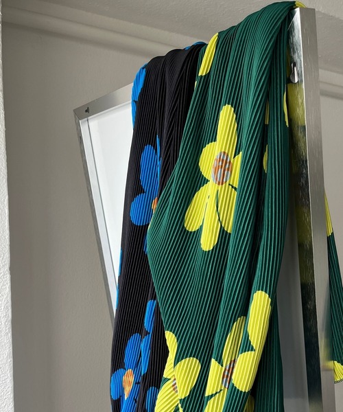 wee9s（ウィークス）の「relax flower pleats pants / リラックスフラワープリーツパンツ（その他パンツ・レディース・ブラック/グリーン・FREE）」の10枚目の写真