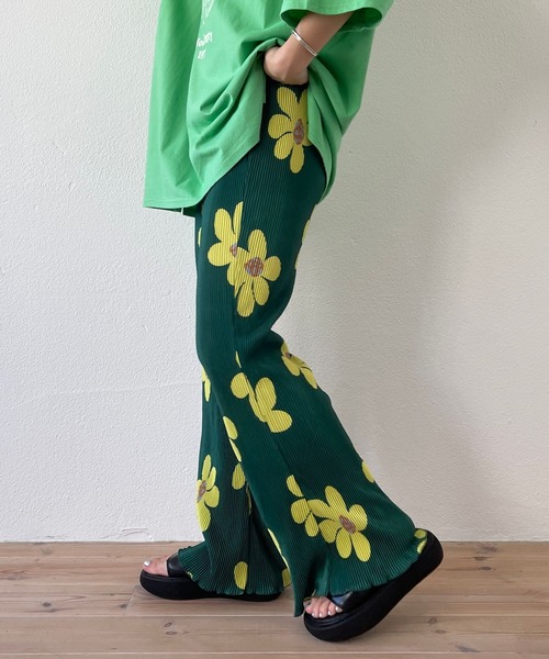 wee9s（ウィークス）の「relax flower pleats pants / リラックスフラワープリーツパンツ（その他パンツ・レディース・ブラック/グリーン・FREE）」の9枚目の写真