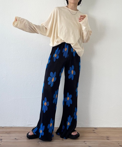 wee9s（ウィークス）の「relax flower pleats pants / リラックスフラワープリーツパンツ（その他パンツ・レディース・ブラック/グリーン・FREE）」の3枚目の写真