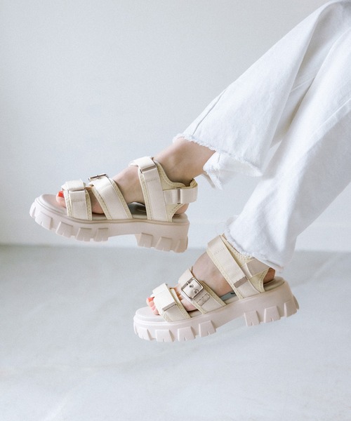 OLIVE des OLIVE（オリーブデオリーブ）の「コンバットソールスポーツサンダル（サンダル・レディース・ブラック/オフホワイト・SMALL/MEDIUM/LARGE）」の2枚目の写真