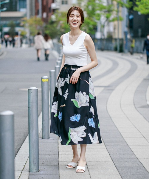 Love,Bonito(ラブボニート)の「クインリー エラスティック スカート アザレア ロマンス(スカート・レディース・ブラック/ピンク・MEDIUM/SMALL/LARGE)」の4枚目の写真
