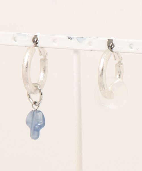 AMERICAN HOLIC（アメリカンホリック）の「アシンメトリーピアスC(ドイツガラス×クリア)（ピアス（両耳用）・レディース・シルバー/ゴールド・FREE）」の4枚目の写真