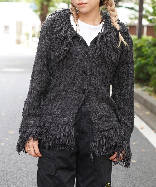 TheOpen Product(ザオープンプロダクト)の「THE OPEN PRODUCT /ザオープンプロダクト/ FRINGE DETAIL CARDIGAN GTO214KT005(ニット/セーター・レディース・ダークグレー/グリーン・1)」の2枚目の写真