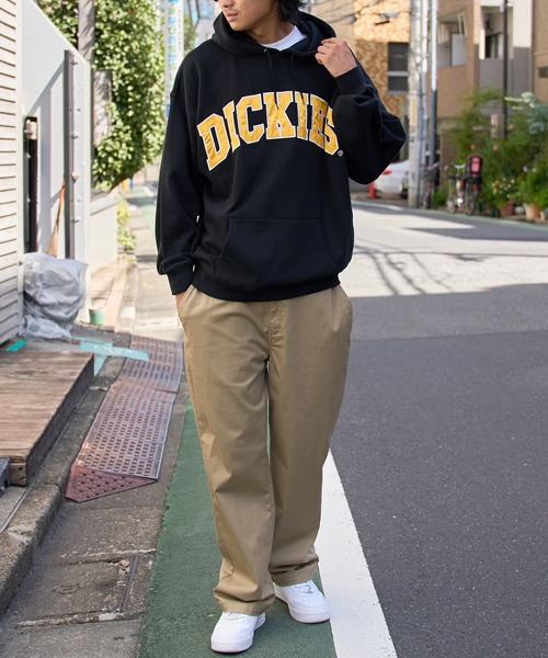 Dickies(ディッキーズ)の「【Dickies】裏毛カレッジアップリケスウェットプルパーカー フーディー ※(パーカー・メンズ・ブラック/グリーン/チャコールグレー/ネイビー/ライトグレー・XL/L/M)」の9枚目の写真