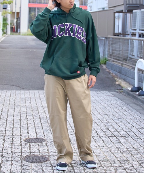 Dickies(ディッキーズ)の「【Dickies】裏毛カレッジアップリケスウェットプルパーカー フーディー ※(パーカー・メンズ・ブラック/グリーン/チャコールグレー/ネイビー/ライトグレー・XL/L/M)」の18枚目の写真