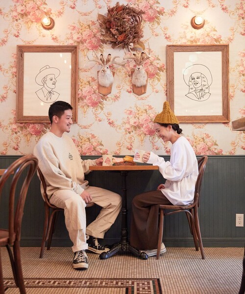 FREAK'S STORE（フリークスストア）の「【WEB限定】THE LITTLE BAKERY × FREAK'S STORE/リトルベーカリー THE LITTLE BAKERY 別注刺繍裏起毛スウェット（スウェット・レディース・ライトグレー/ブラック/オフホワイト/ピンク・SMALL/MEDIUM/LARGE）」の17枚目の写真