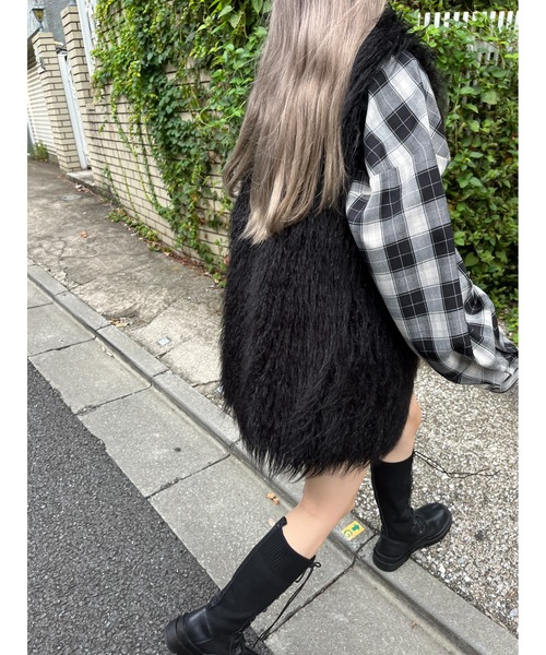 WC（ダブル シー）の「ボリュームフェイクファーベスト（ベスト・レディース・ホワイト/ブラック/ピンク・FREE）」の10枚目の写真