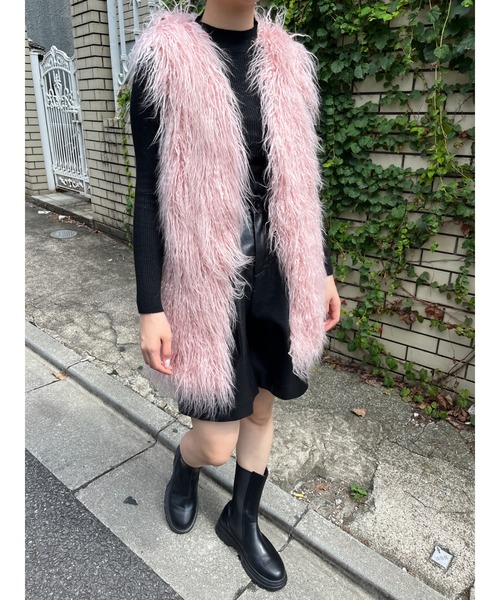 WC（ダブル シー）の「ボリュームフェイクファーベスト（ベスト・レディース・ホワイト/ブラック/ピンク・FREE）」の16枚目の写真