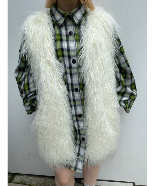 WC（ダブル シー）の「ボリュームフェイクファーベスト（ベスト・レディース・ホワイト/ブラック/ピンク・FREE）」の7枚目の写真