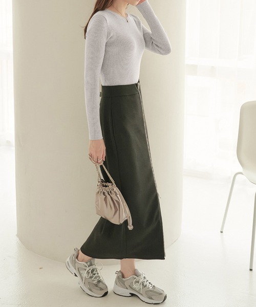 CHAN ME（チャンミ）の「クルーネックリブニット（ニット/セーター・レディース・アイボリー/ブラック/ブルー/ベージュ/ピンク/ブラウン/ライトグレー/ワイン/グリーン/ネイビー・MEDIUM/LARGE/X-LARGE/XX-LARGE）」の21枚目の写真