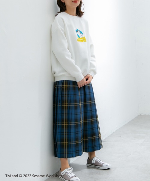 Honeys（ハニーズ）の「セサミ／ビッグスウェットトップス（スウェット・レディース・グリーン/オフホワイト/オートミール/ブルー/ブラック・M/L/LL）」の6枚目の写真