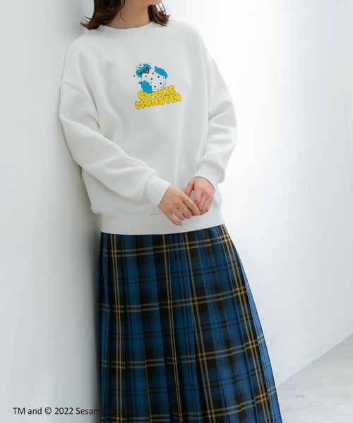 Honeys（ハニーズ）の「セサミ／ビッグスウェットトップス（スウェット・レディース・グリーン/オフホワイト/オートミール/ブルー/ブラック・M/L/LL）」の7枚目の写真