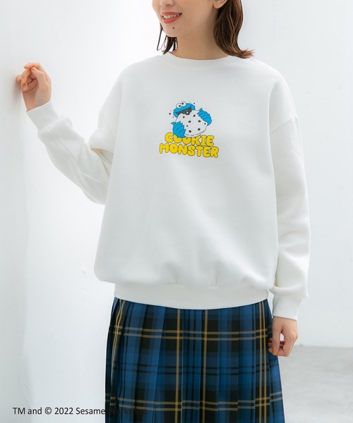 Honeys（ハニーズ）の「セサミ／ビッグスウェットトップス（スウェット・レディース・グリーン/オフホワイト/オートミール/ブルー/ブラック・M/L/LL）」の8枚目の写真