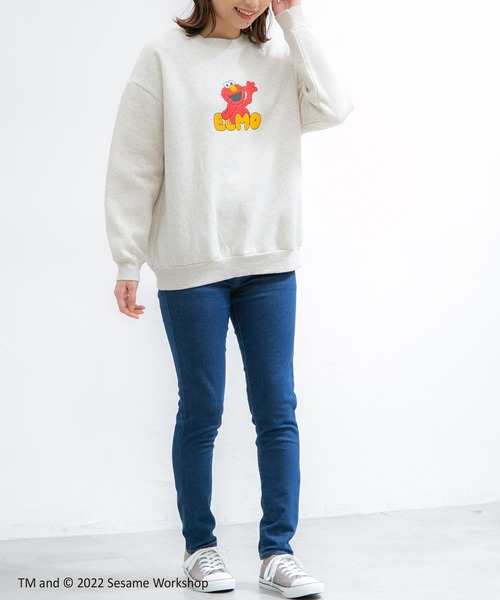 Honeys（ハニーズ）の「セサミ／ビッグスウェットトップス（スウェット・レディース・グリーン/オフホワイト/オートミール/ブルー/ブラック・M/L/LL）」の19枚目の写真