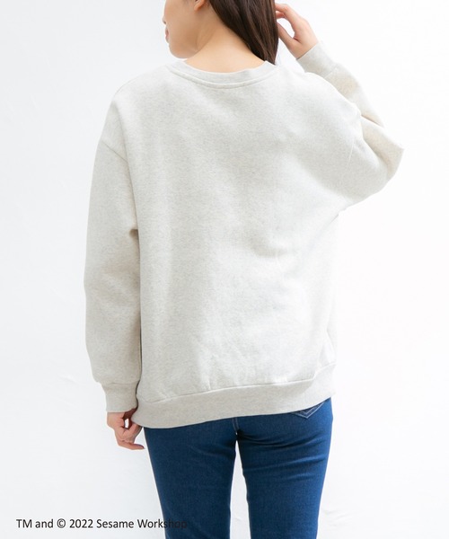 Honeys（ハニーズ）の「セサミ／ビッグスウェットトップス（スウェット・レディース・グリーン/オフホワイト/オートミール/ブルー/ブラック・M/L/LL）」の21枚目の写真