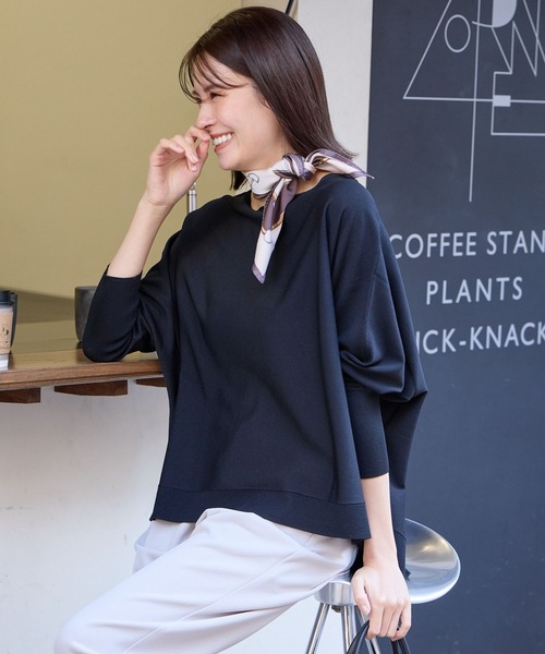 Elura(エルーラ)の「<2024春登場>サラサラタッチボートネックニット(ニット/セーター・レディース・ブルー系その他3/レッド/オフホワイト/ブラック/ボルドー/グリーン系その他4/ブルー/グリーン/ネイビー/ピンク系その他7/レッド系その他5/ブルー系その他5/ブラウン系その他2/ラベンダー/ライトイエロー/ライトベージュ/マスタード・LARGE/MEDIUM/SMALL)」の3枚目の写真