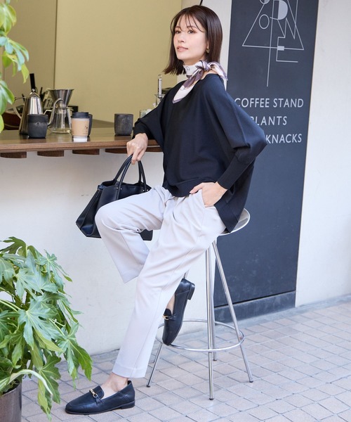 Elura(エルーラ)の「<2024春登場>サラサラタッチボートネックニット(ニット/セーター・レディース・ブルー系その他3/レッド/オフホワイト/ブラック/ボルドー/グリーン系その他4/ブルー/グリーン/ネイビー/ピンク系その他7/レッド系その他5/ブルー系その他5/ブラウン系その他2/ラベンダー/ライトイエロー/ライトベージュ/マスタード・LARGE/MEDIUM/SMALL)」の19枚目の写真