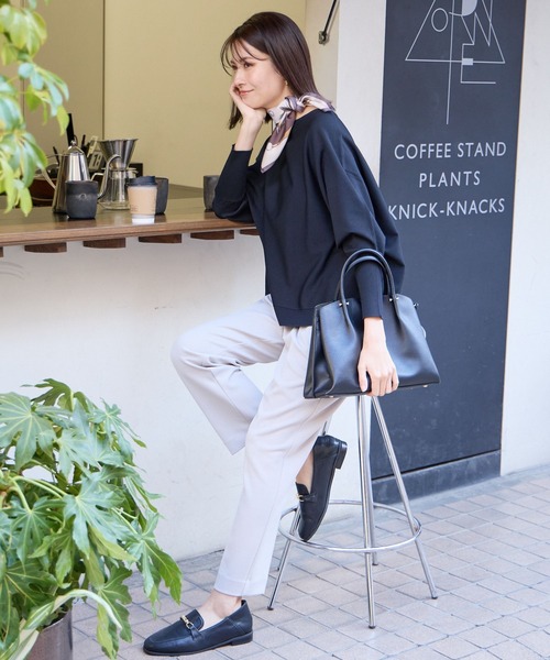 Elura(エルーラ)の「<2024春登場>サラサラタッチボートネックニット(ニット/セーター・レディース・ブルー系その他3/レッド/オフホワイト/ブラック/ボルドー/グリーン系その他4/ブルー/グリーン/ネイビー/ピンク系その他7/レッド系その他5/ブルー系その他5/ブラウン系その他2/ラベンダー/ライトイエロー/ライトベージュ/マスタード・LARGE/MEDIUM/SMALL)」の20枚目の写真