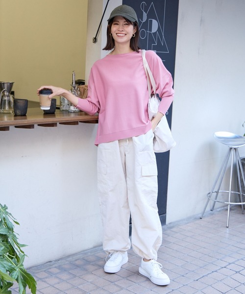 Elura(エルーラ)の「<2024春登場>サラサラタッチボートネックニット(ニット/セーター・レディース・ブルー系その他3/レッド/オフホワイト/ブラック/ボルドー/グリーン系その他4/ブルー/グリーン/ネイビー/ピンク系その他7/レッド系その他5/ブルー系その他5/ブラウン系その他2/ラベンダー/ライトイエロー/ライトベージュ/マスタード・LARGE/MEDIUM/SMALL)」の22枚目の写真