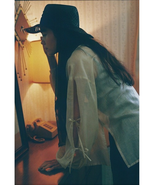 BLACK BY MOUSSY(ブラックバイマウジー)の「sheer blouse(シアーブラウス)(シャツ/ブラウス・レディース・ホワイト/ライトベージュ/グリーン・FREE)」の4枚目の写真