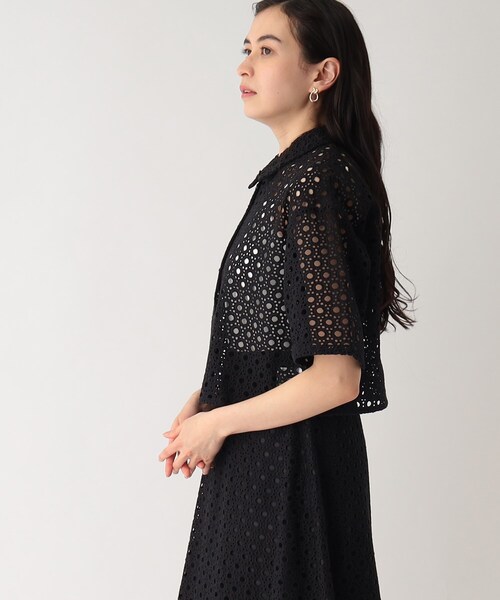 OPAQUE.CLIP（オペークドットクリップ）の「◆セットアップ対応 サークルモチーフレース クロップドシャツ【イージーケア/洗濯機洗い可】（シャツ/ブラウス・レディース・ホワイト系/ブラック・40/38）」の9枚目の写真