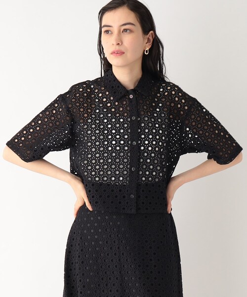 OPAQUE.CLIP（オペークドットクリップ）の「◆セットアップ対応 サークルモチーフレース クロップドシャツ【イージーケア/洗濯機洗い可】（シャツ/ブラウス・レディース・ホワイト系/ブラック・40/38）」の4枚目の写真
