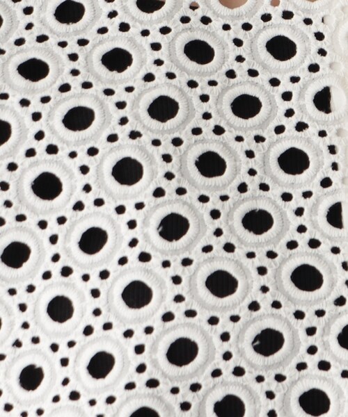 OPAQUE.CLIP（オペークドットクリップ）の「◆セットアップ対応 サークルモチーフレース クロップドシャツ【イージーケア/洗濯機洗い可】（シャツ/ブラウス・レディース・ホワイト系/ブラック・40/38）」の5枚目の写真