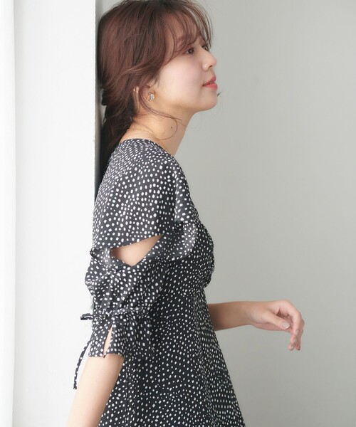 Feroux(フェルゥ)の「【洗える】ショルダーオープンドット ワンピース(ワンピース・レディース・ホワイト系5/ブラック系5・F)」の7枚目の写真