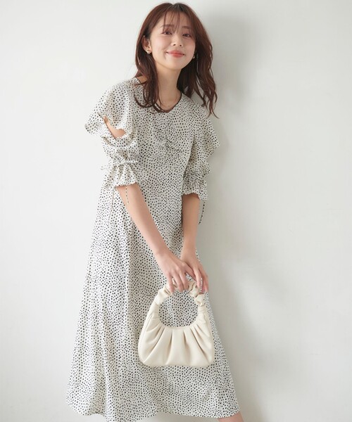 Feroux(フェルゥ)の「【洗える】ショルダーオープンドット ワンピース(ワンピース・レディース・ホワイト系5/ブラック系5・F)」の8枚目の写真