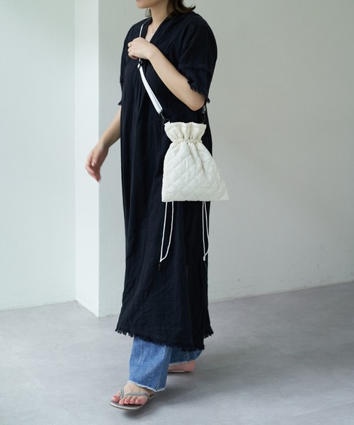 Daily russet(デイリー ラシット)の「ナイロンコットン 巾着ショルダーバッグ(ショルダーバッグ・レディース・イエロー/ピンク/ホワイト/ブルー/ブラック・FREE)」の10枚目の写真